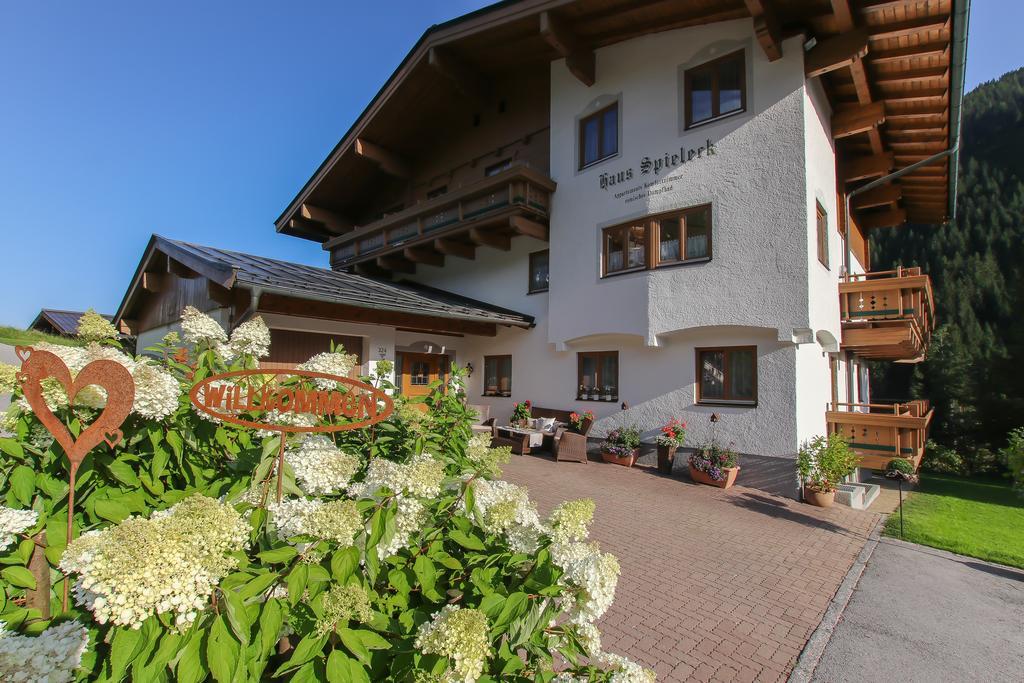 Haus Spieleck Bed and Breakfast Saalbach-Hinterglemm Exteriör bild